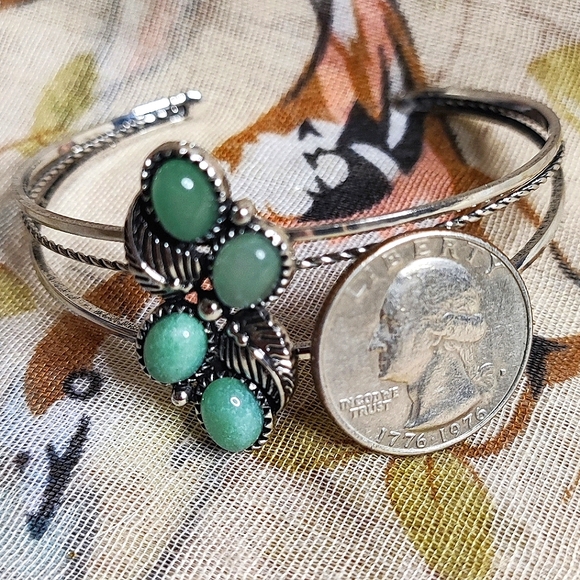 Vintage Adventurine Silver Tone Leaves Cuff Bracelet Light Green Oval Stones - Picture 7 of 12